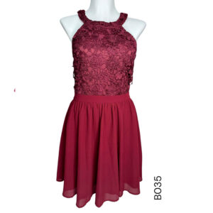 VESTIDO LULUS VINO CON ENCAJE TALLA XS	180